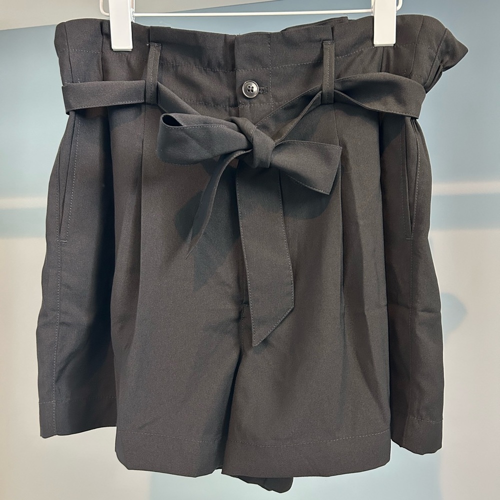 NWT Madewell shorts. Black. Size 12. Tie front.